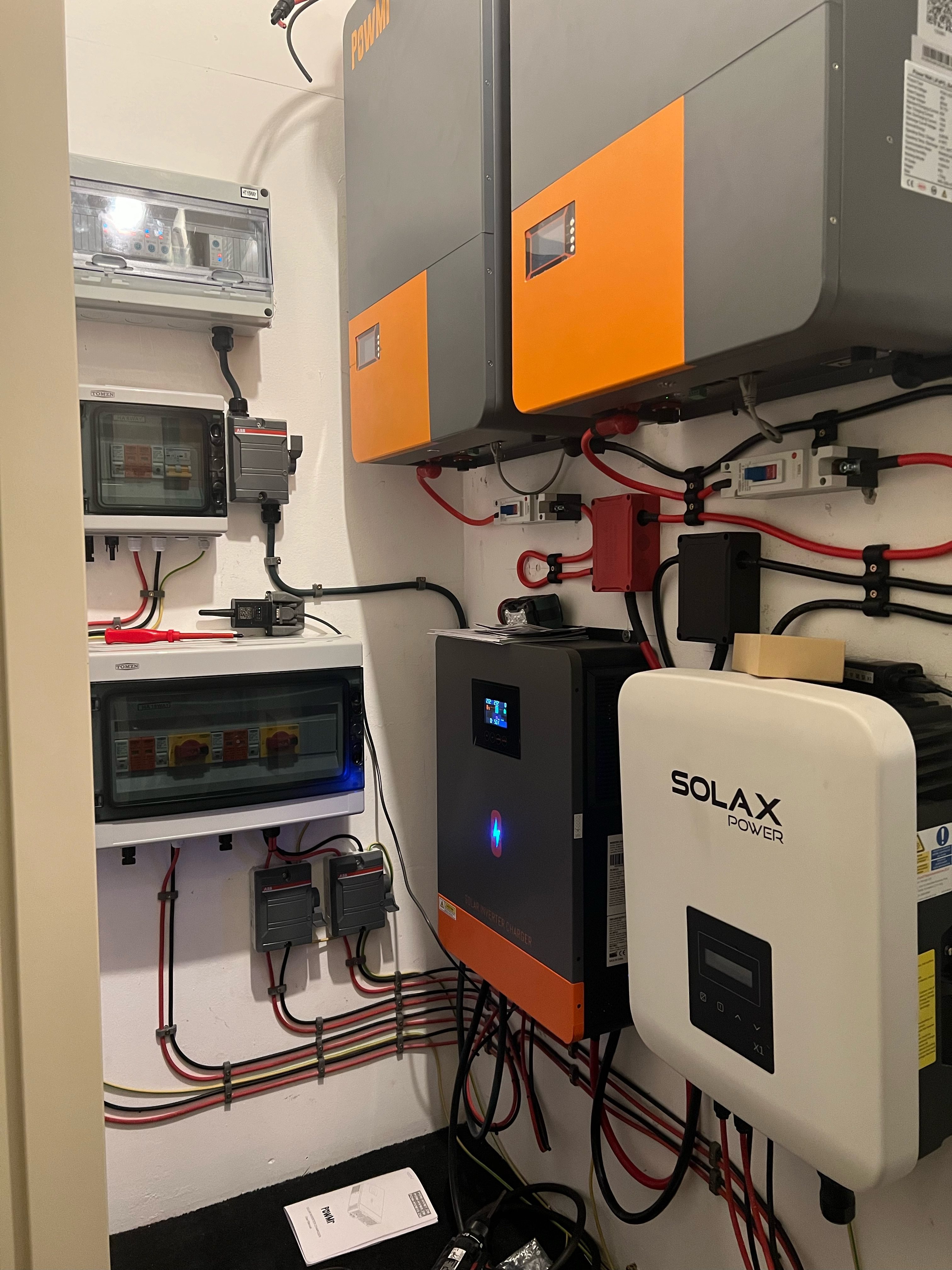 Off-grid system with a 20kWh battery and hybrid inverter in the Netherlands